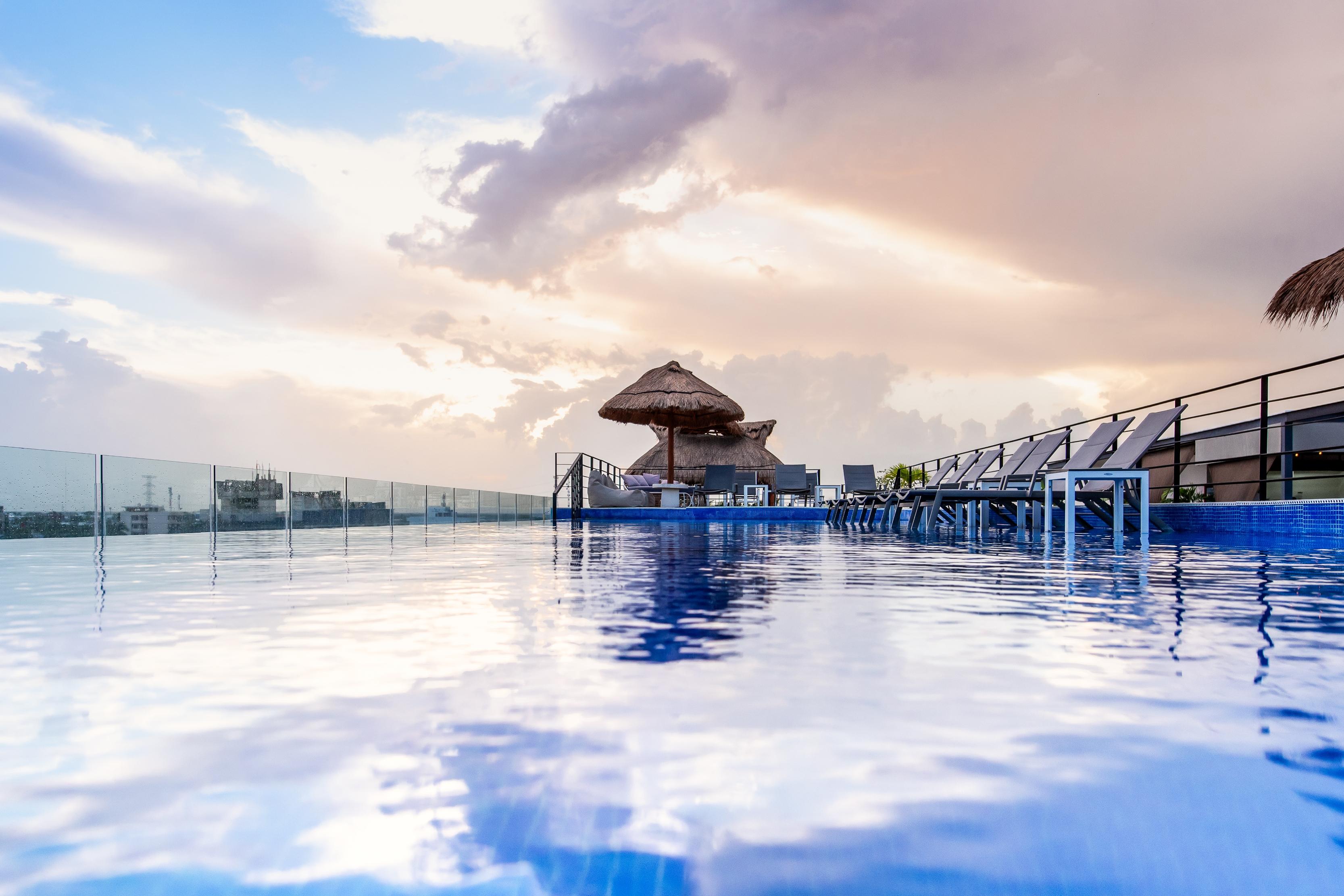 Hotel 52 Плая дел Кармен Екстериор снимка